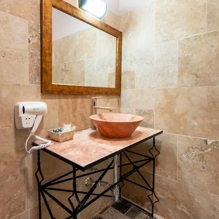 Alchemist Von Goldenburg Hotel 4*
